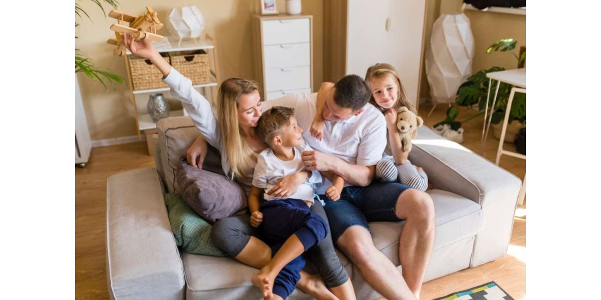 Amenajarea livingului mic: trucuri şi idei pentru a obţine un spaţiu elegant, primitor şi armonios